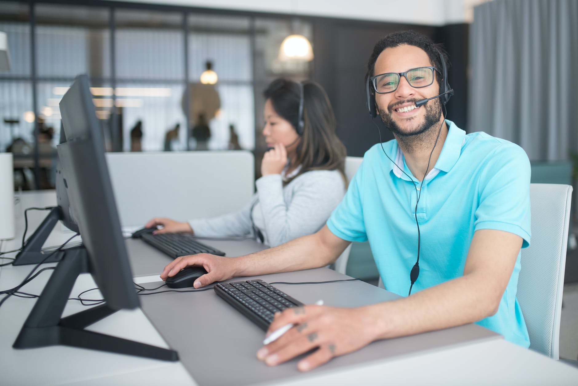 How to Train Your Customer Service Team: A Complete Guide